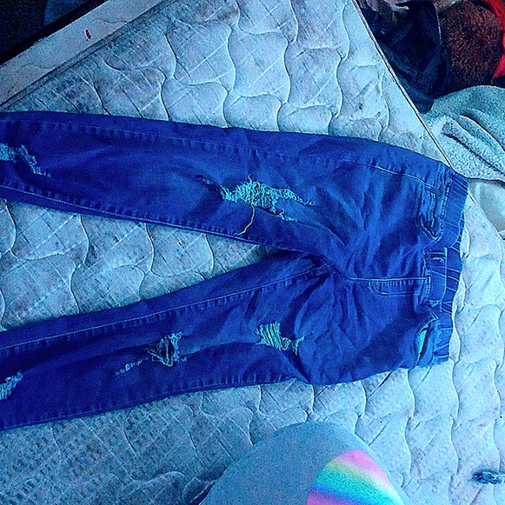 Comfortable high water ripped jeans